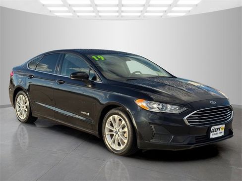 Used 2019 Ford Fusion SE image 3