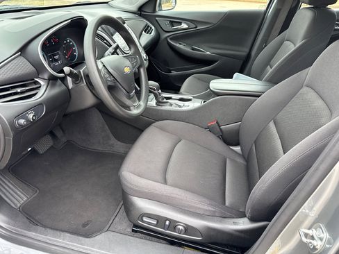 Used 2025 Chevrolet Malibu LT image 9