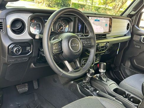 Certified 2025 Jeep Gladiator Sport AWD/4WD image 36