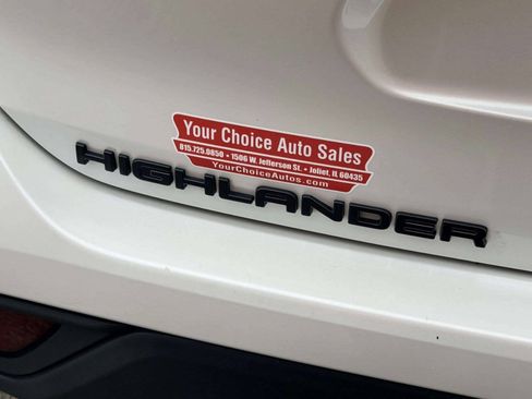 Used 2023 Toyota Highlander L FWD image 5
