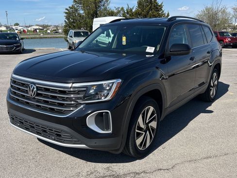 Used 2024 Volkswagen Atlas SE image 1