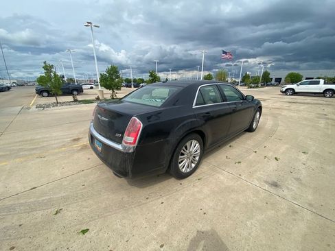 Used 2013 Chrysler 300 AWD w/ Driver Convenience Group image 8
