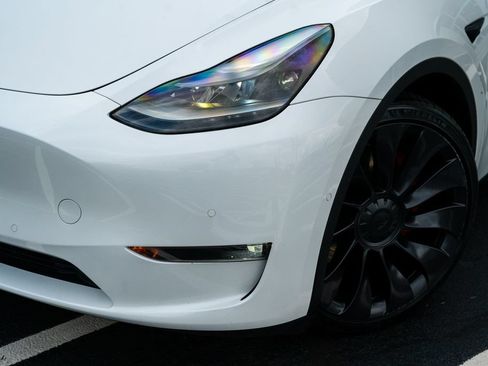 Used 2022 Tesla Model Y Performance AWD/4WD image 3