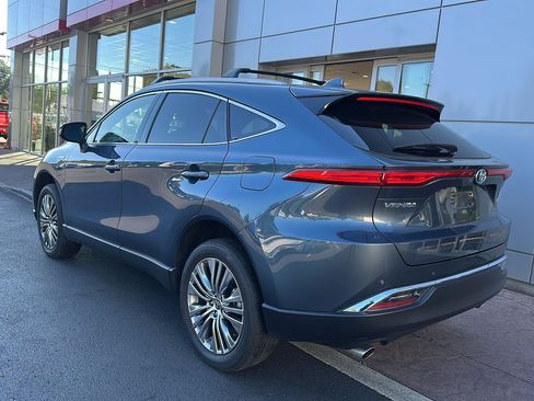Used 2021 Toyota Venza XLE w/ Softex Package AWD/4WD image 2