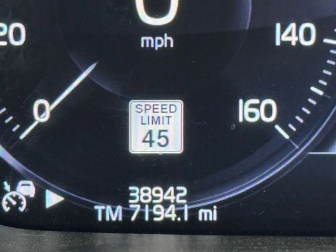 Used 2021 Volvo S60 T6 Momentum w/ Advanced Package image 10