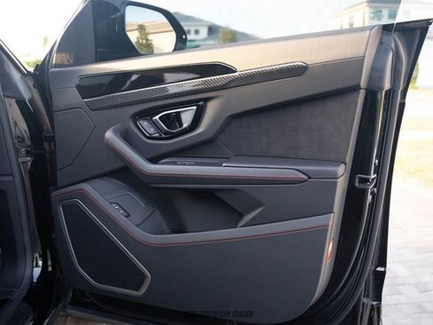 Used 2021 Lamborghini Urus image 22