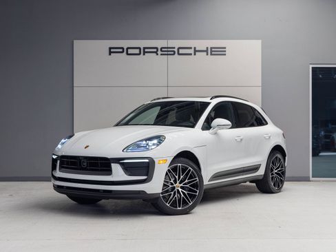 Certified 2026 Porsche Macan AWD/4WD image 1