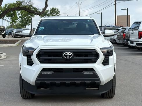 Certified 2025 Toyota Tacoma SR5 image 2