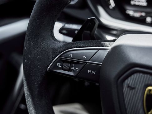 Used 2022 Lamborghini Urus AWD/4WD image 55