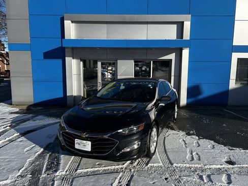 Used 2023 Chevrolet Malibu LT image 2