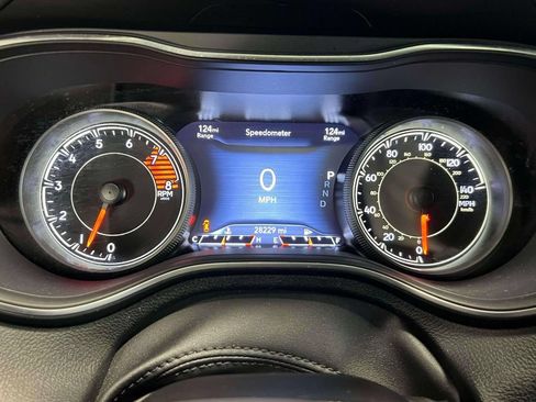 Used 2022 Jeep Cherokee Limited w/ Mopar Interior Package AWD/4WD image 28