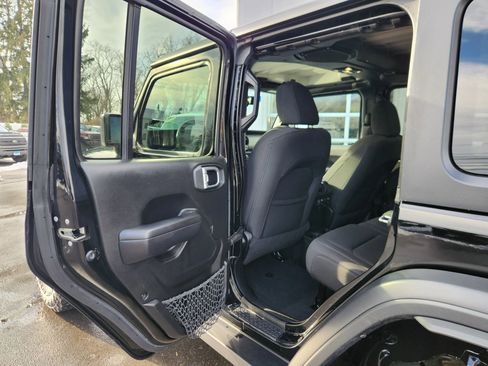 Used 2019 Jeep Wrangler Unlimited Sport S image 39