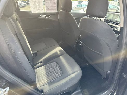 Used 2023 Kia Sportage LX image 17