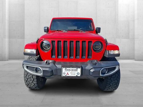 Used 2019 Jeep Wrangler Unlimited Sahara w/ Uconnect 4C Nav & Sound Group AWD/4WD image 2