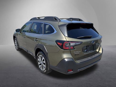 Used 2024 Subaru Outback Premium AWD/4WD image 6