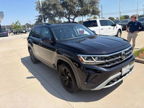 Used 2021 Volkswagen Atlas SE w/ Panoramic Sunroof Package FWD image 2