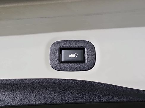 Used 2019 Nissan Rogue SV w/ Premium Package FWD image 13