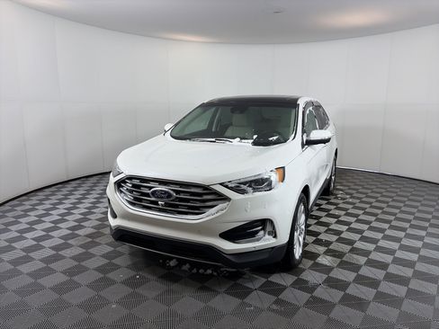 Used 2020 Ford Edge Titanium w/ Equipment Group 301A image 2