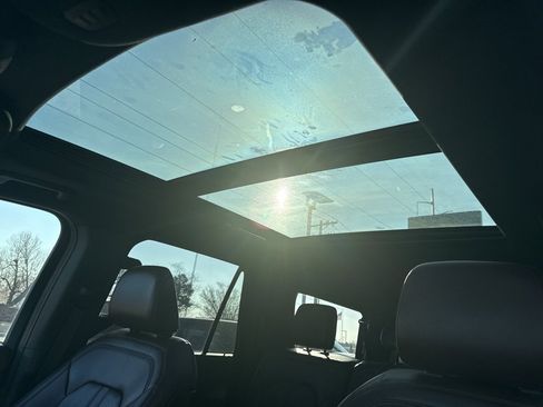 Used 2023 Ford Expedition Max Limited image 2