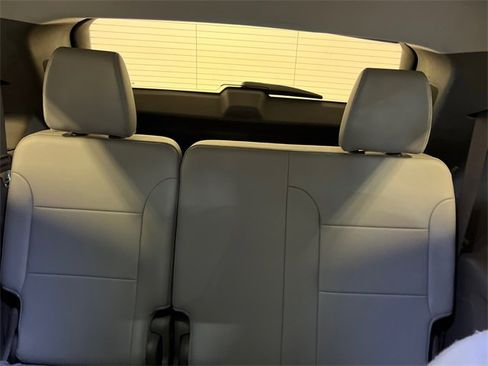 Used 2020 Chevrolet Traverse LT image 19