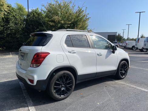 Used 2021 Chevrolet Trax LT w/ Sport Edition FWD image 9