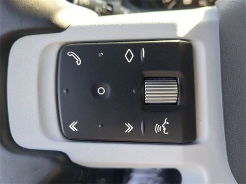 Used 2023 Land Rover Defender 90 SE image 27