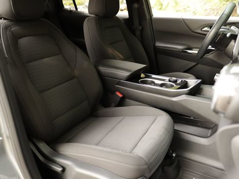 Used 2026 Chevrolet Equinox LT w/ Safety and Technology Package FWD image 29