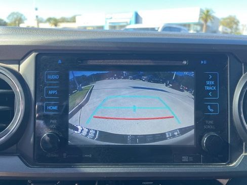 Used 2017 Toyota Tacoma TRD Sport image 18