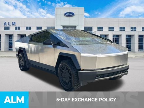 Used 2024 Tesla Cybertruck AWD Crew Cab image 4