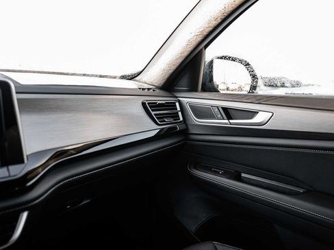 New 2026 Volkswagen Atlas Cross Sport SE image 32