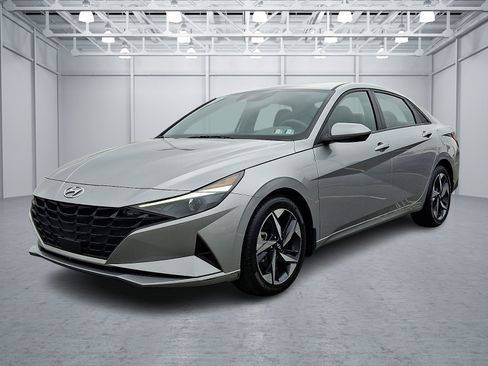 Certified 2023 Hyundai Elantra SEL w/ Convenience Package FWD image 3