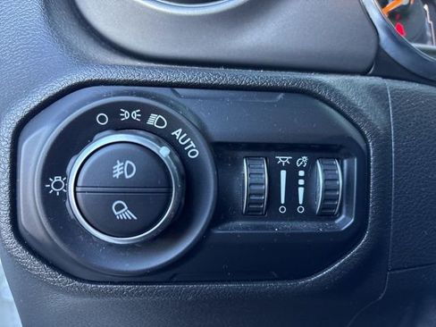 Used 2021 Jeep Gladiator Sport image 25