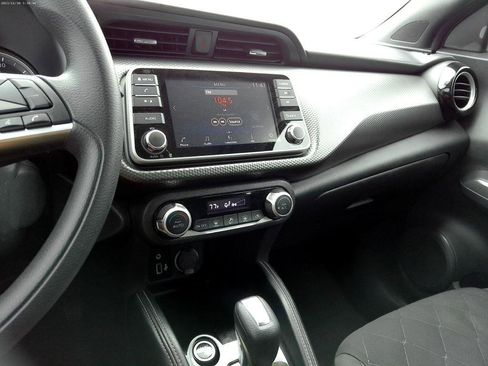 Used 2019 Nissan Kicks SV image 18