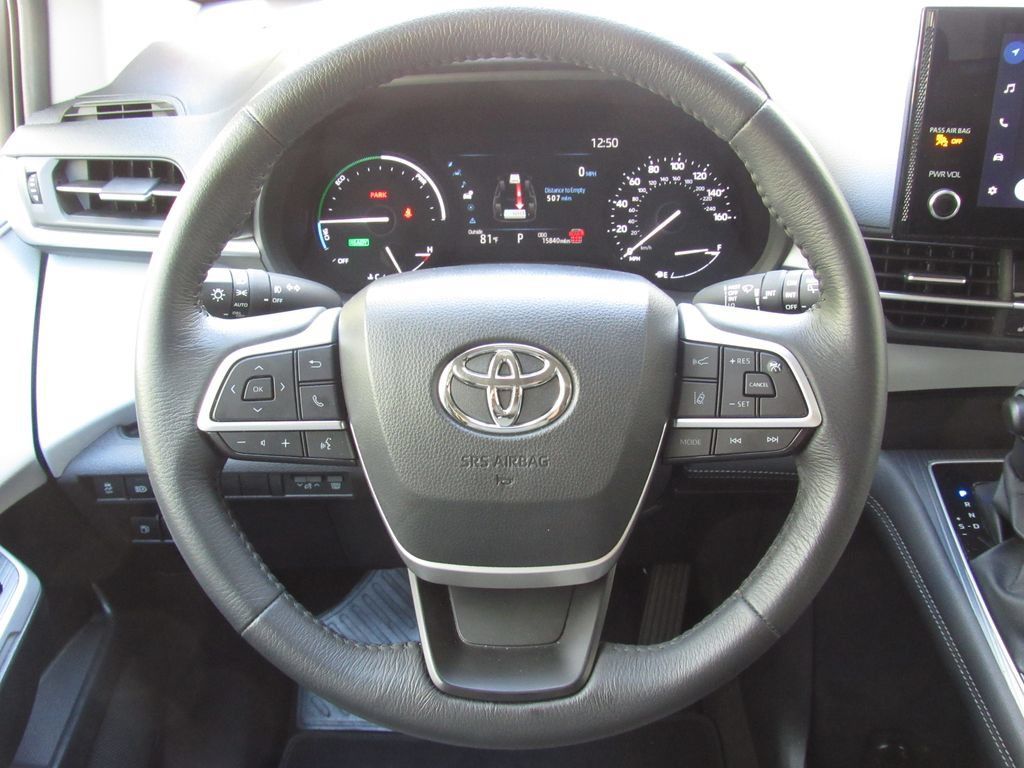 Used 2025 Toyota Sienna XLE FWD image 27