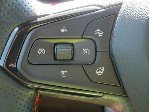 Used 2025 Chevrolet Trax RS w/ Driver Confidence Package FWD image 31