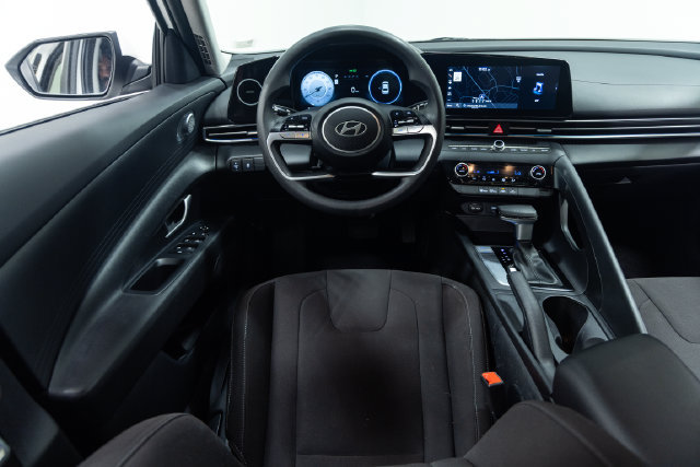 Used 2024 Hyundai Elantra SEL FWD image 3