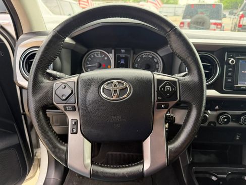 Used 2016 Toyota Tacoma SR5 w/ Towing Package image 19