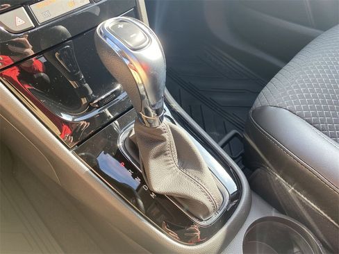 Used 2022 Buick Encore Preferred w/ Safety Package image 21