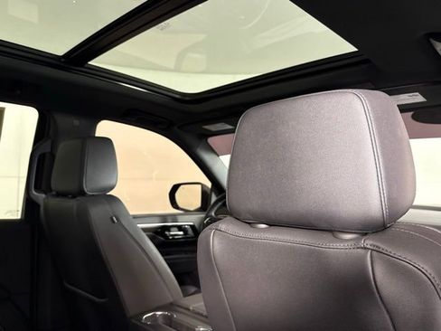 Used 2025 Chevrolet Tahoe Z71 w/ Comfort Package image 26