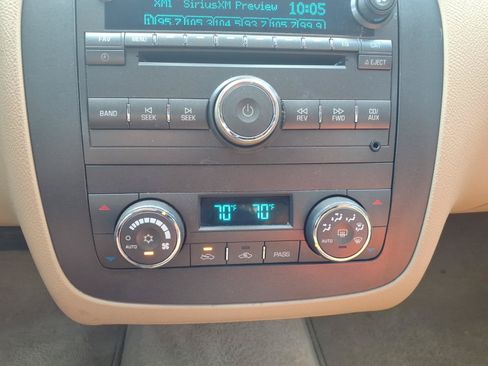Used 2011 Buick Lucerne CXL w/ Driver Confidence Package FWD image 16