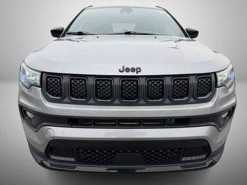 Used 2024 Jeep Compass Latitude w/ Convenience Group AWD/4WD image 9