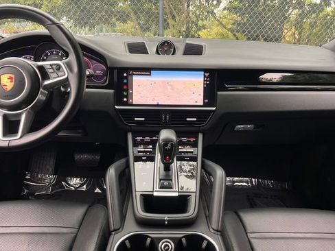 Used 2023 Porsche Cayenne AWD/4WD image 17