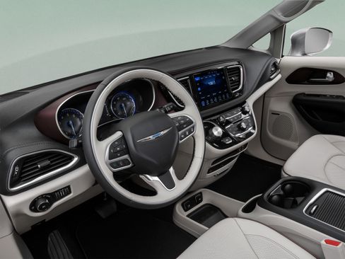 Used 2018 Chrysler Pacifica Limited FWD image 47