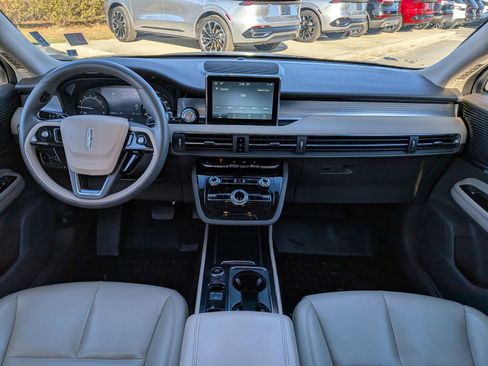 Certified 2022 Lincoln Corsair FWD image 17