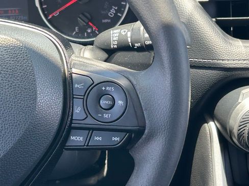 Used 2021 Toyota RAV4 XLE FWD image 25