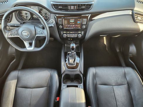 Used 2022 Nissan Rogue Sport SV image 25