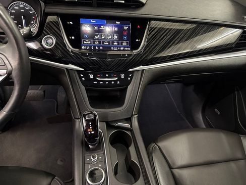 Certified 2025 Cadillac XT6 Premium Luxury FWD image 39