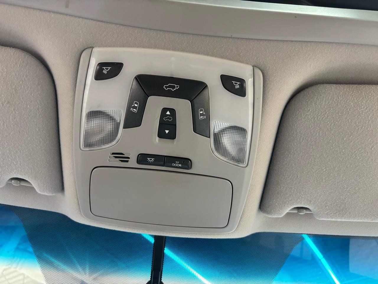 Used 2012 Toyota Sienna XLE w/ XLE Navigation Pkg FWD image 39