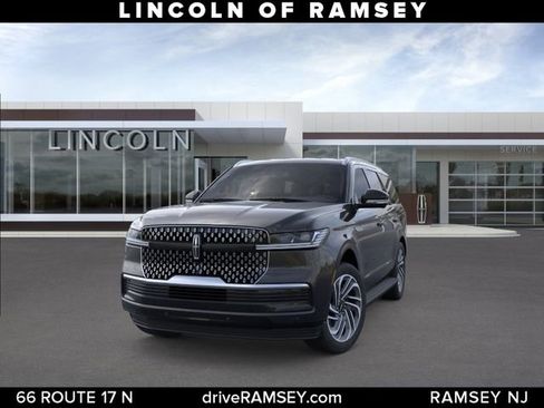 New 2026 Lincoln Navigator Premiere AWD/4WD image 2