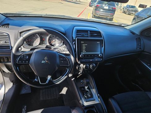 Used 2025 Mitsubishi Outlander Sport SE image 15
